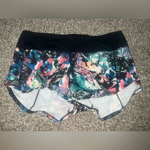 EUC Lululemon 2.5” speed up shorts